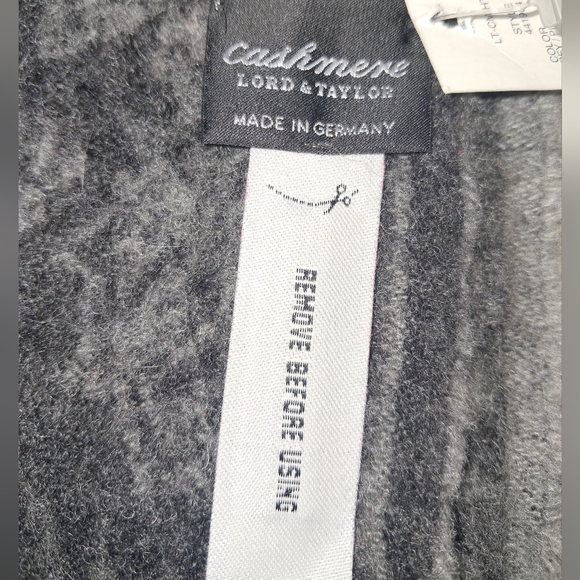 NWT Lord & Taylor Cashmere Scarf Pink  Gray with Floral Print & Fringe Tassels - Picture 9 of 11